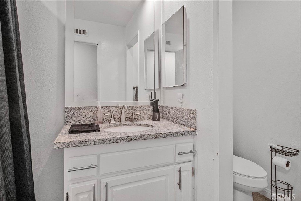 2423 Deodar Property Photo 12