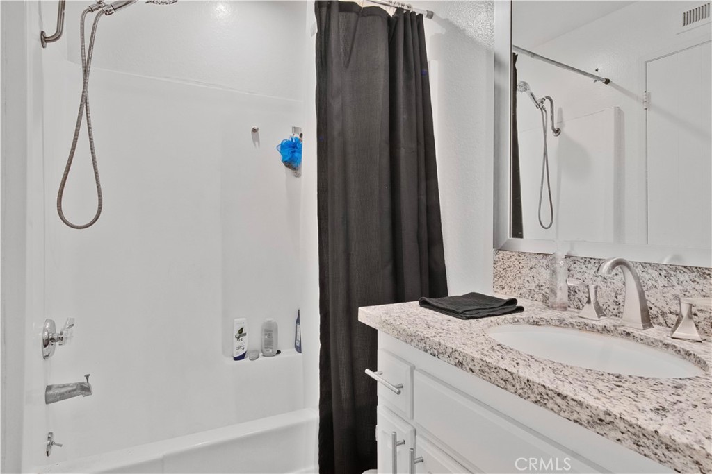 2423 Deodar Property Photo 13