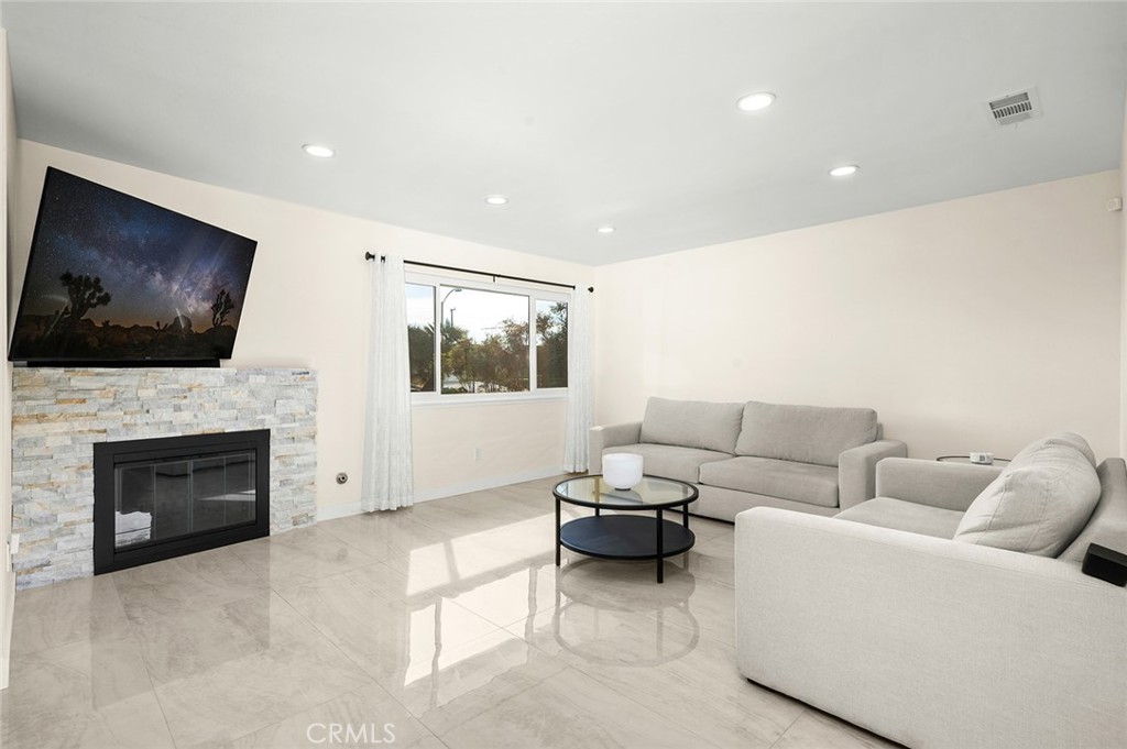 1445 Arrow Wood Property Photo 6