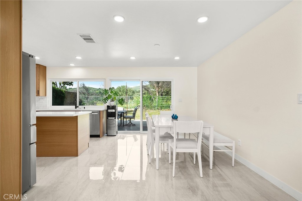 1445 Arrow Wood Property Photo 8