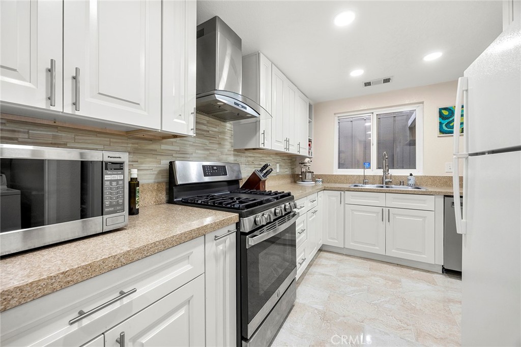 2369 S Reservoir Property Photo 1