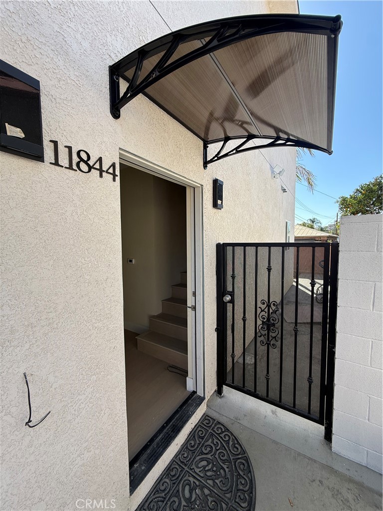 11844 Hollyview Drive Property Photo 2