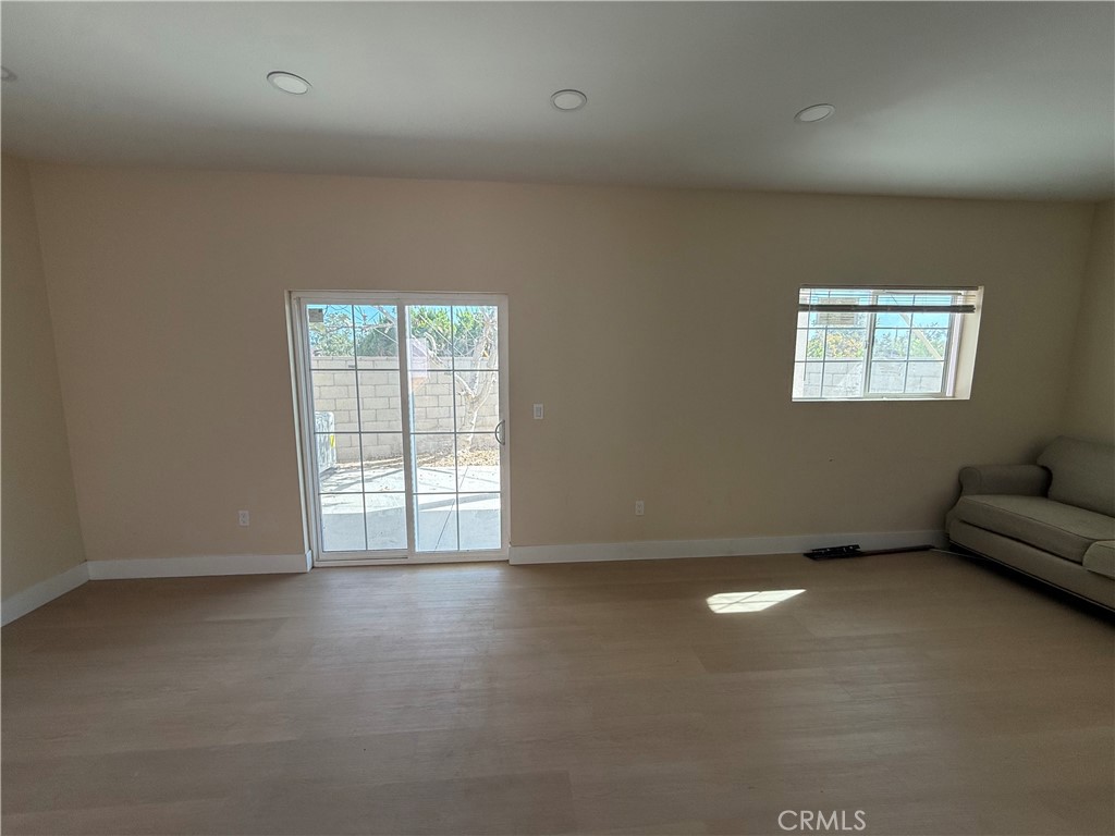 11844 Hollyview Drive Property Photo 9