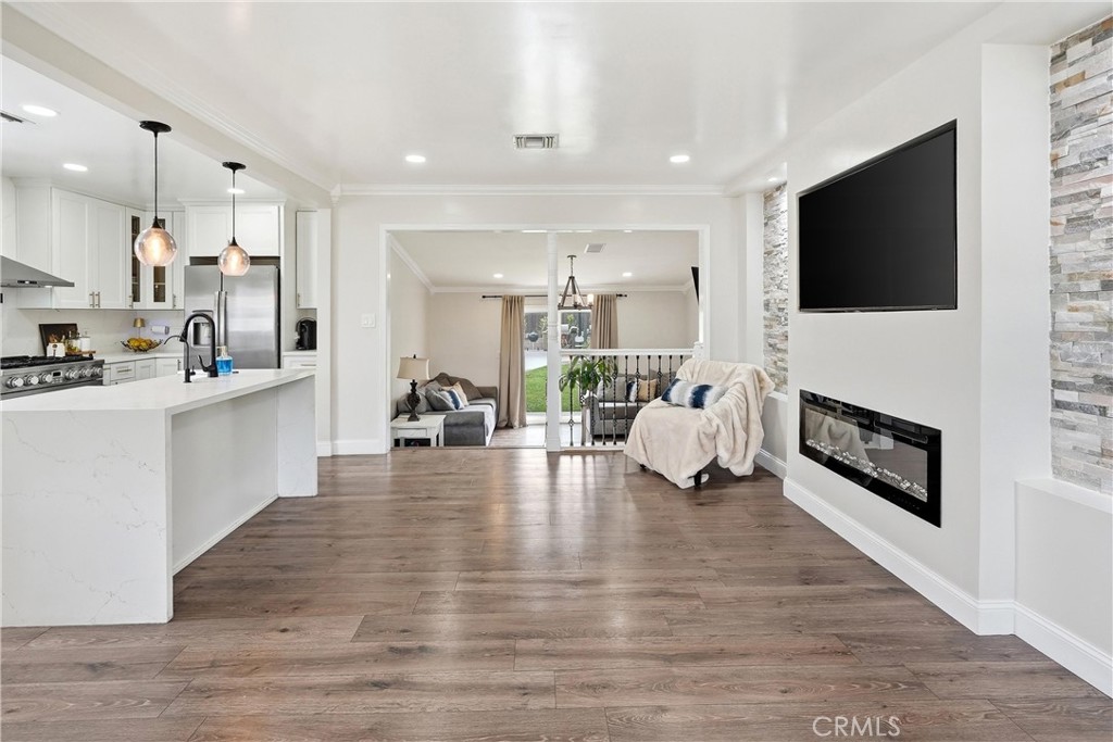 8596 Comet Property Photo 3