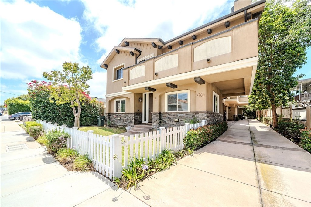 2702 Gates Avenue A Property Photo 2