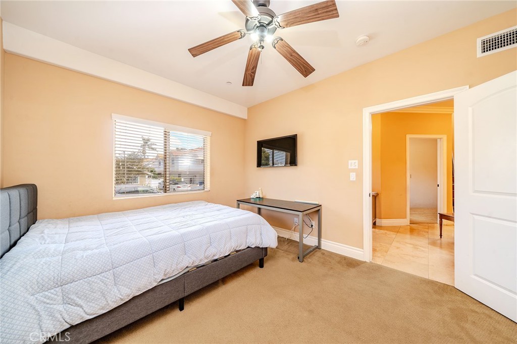 2702 Gates Avenue A Property Photo 8