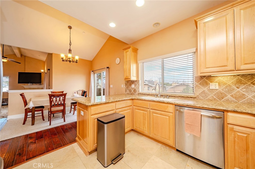 2702 Gates Avenue A Property Photo 16