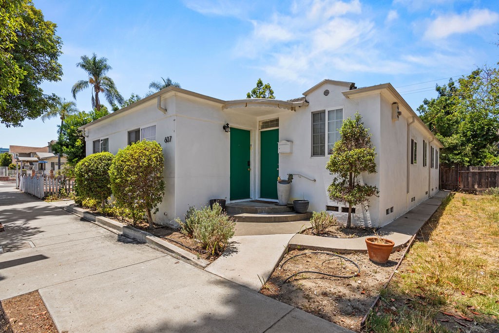 607 N Anaheim Boulevard Property Photo 2