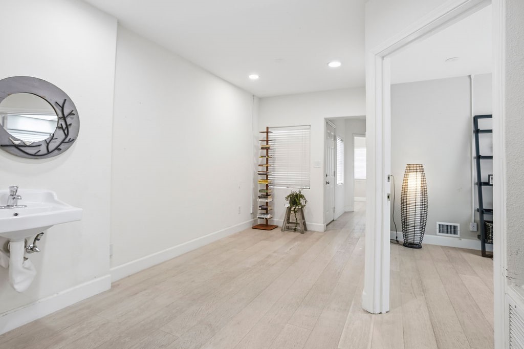 607 N Anaheim Boulevard Property Photo 19