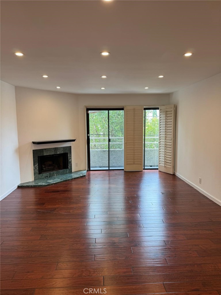 17800 Burbank 204 Property Photo 6