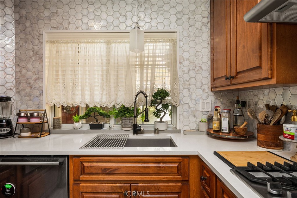 118 Matisse Property Photo 25