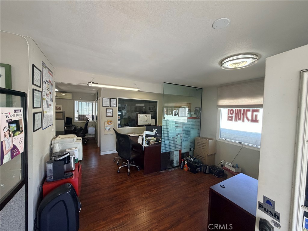 9051 Garden Grove Property Photo 8