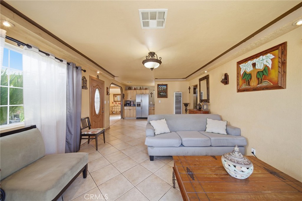 829 S Kenmore Property Photo 3