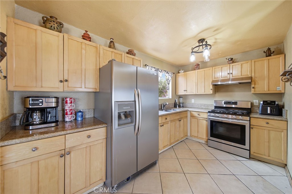 829 S Kenmore Property Photo 4