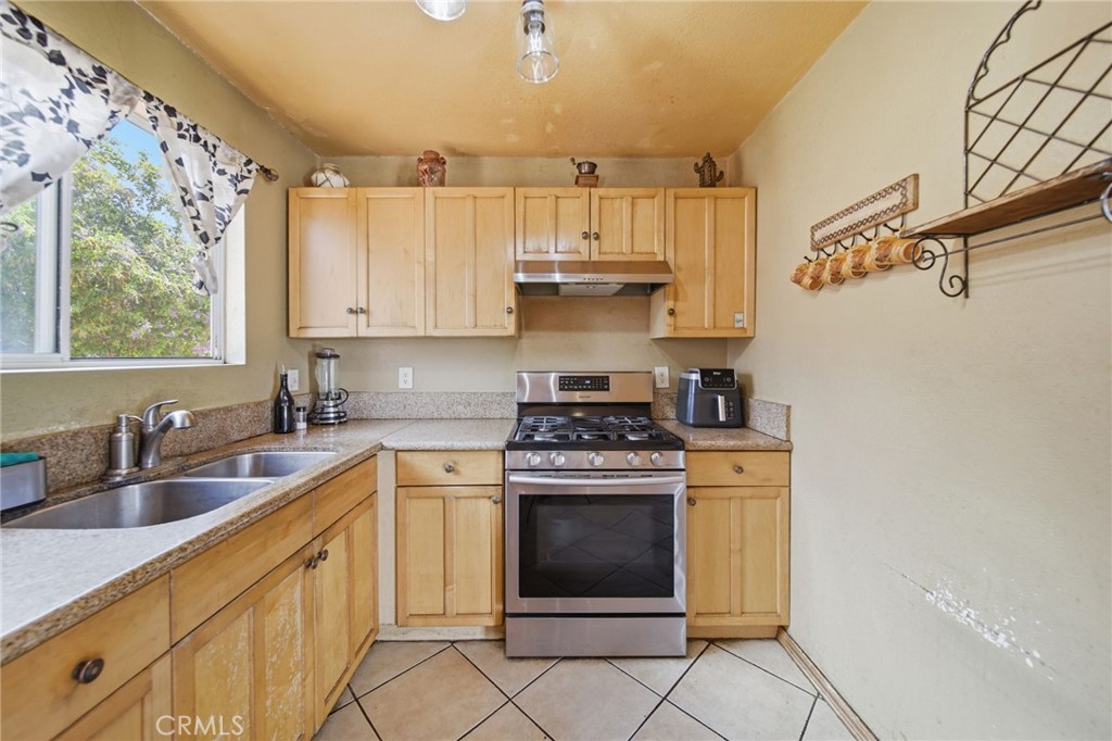 829 S Kenmore Property Photo 8