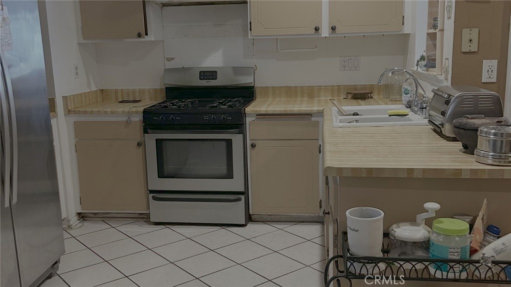 1752 Fraser Property Photo 5
