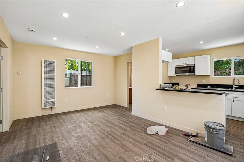 1616 1/2 E 89th Street Property Photo 4