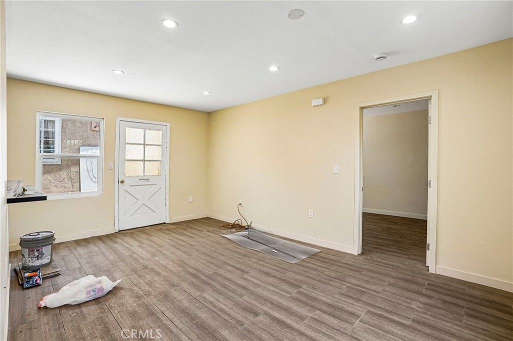 1616 1/2 E 89th Street Property Photo 6