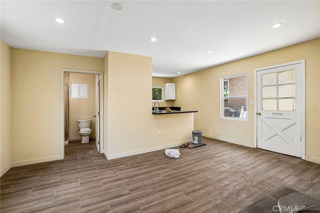1616 1/2 E 89th Street Property Photo 7