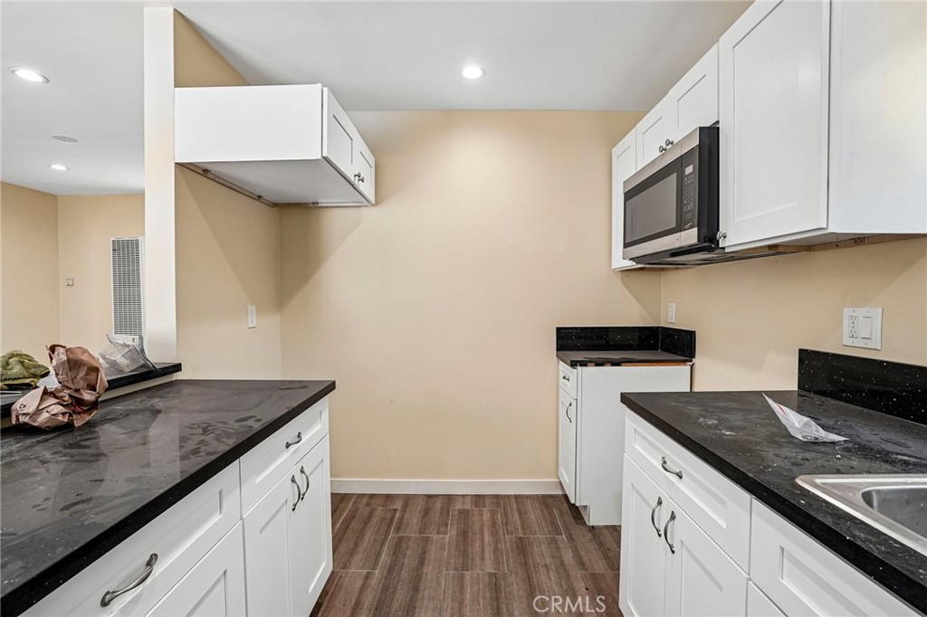 1616 1/2 E 89th Street Property Photo 10