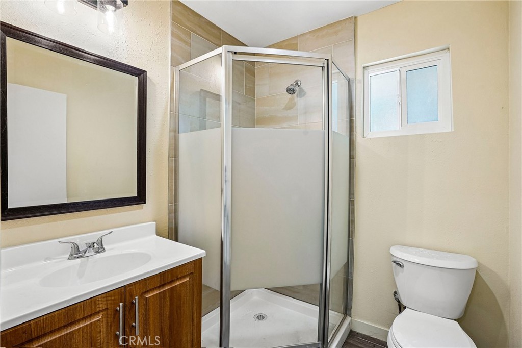 1616 1/2 E 89th Street Property Photo 12