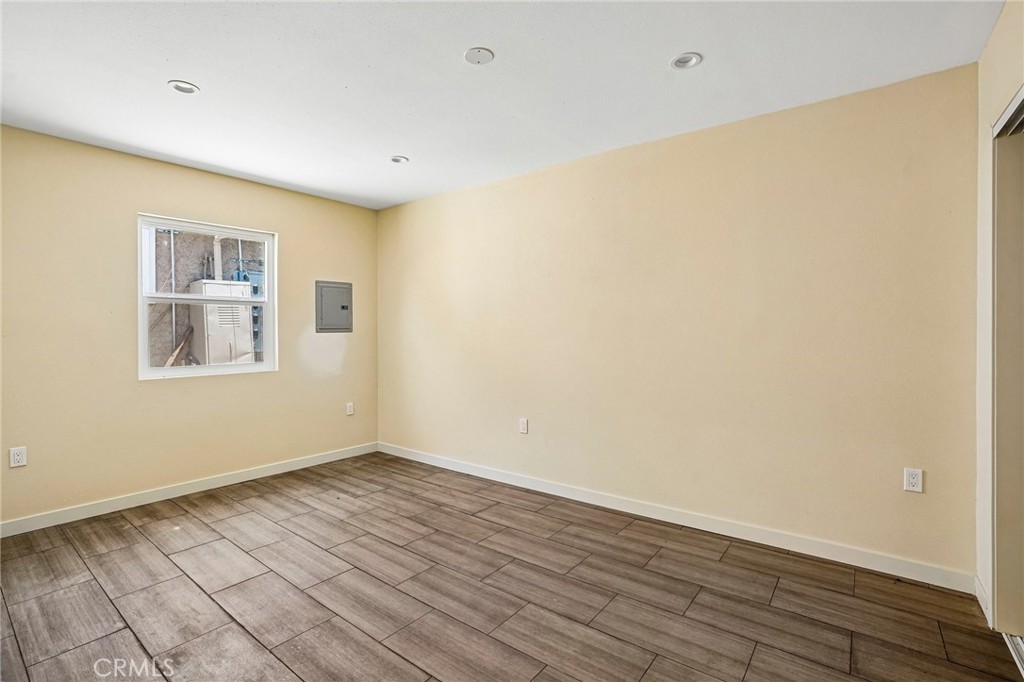 1616 1/2 E 89th Street Property Photo 13