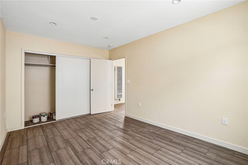 1616 1/2 E 89th Street Property Photo 14