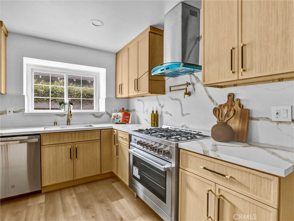 8831 Glider Avenue Property Photo 12