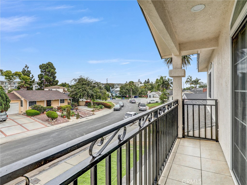 8831 Glider Avenue Property Photo 14