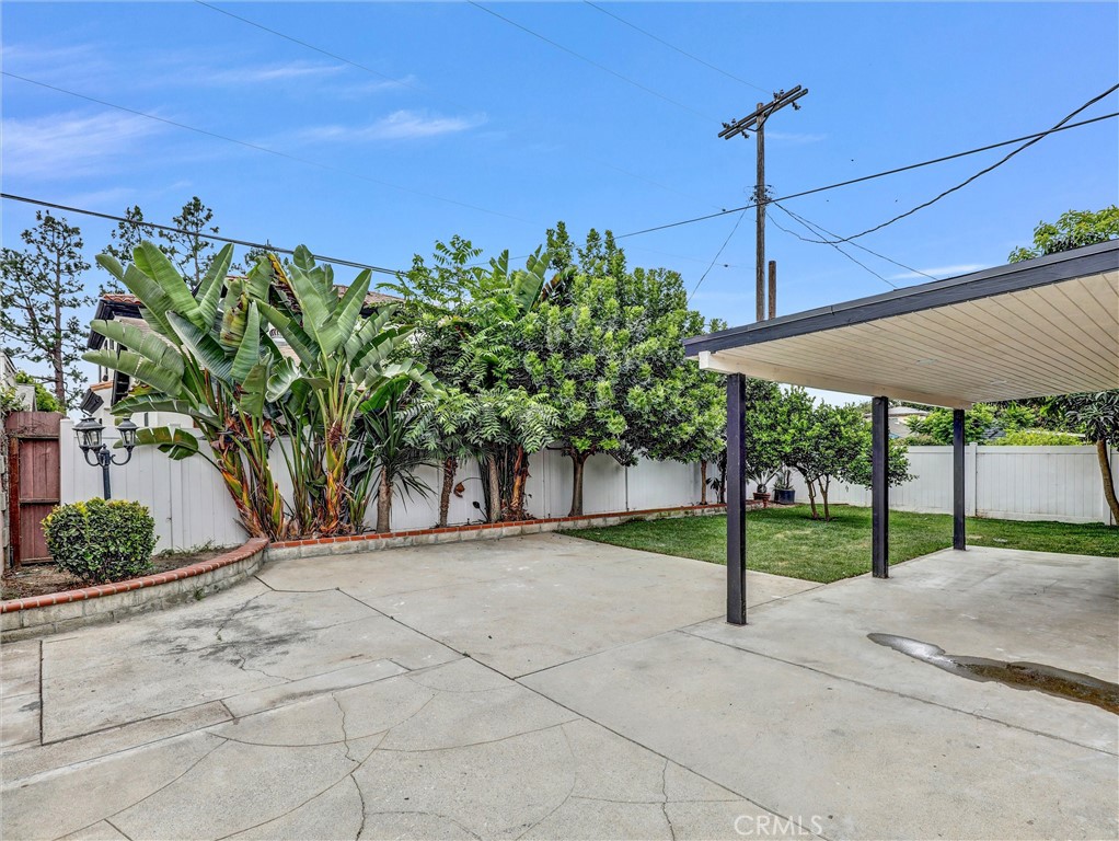 8831 Glider Avenue Property Photo 15