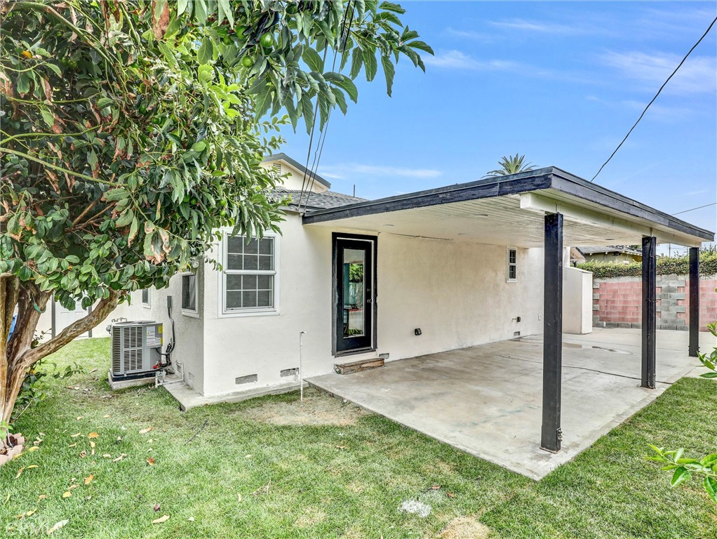 8831 Glider Avenue Property Photo 16