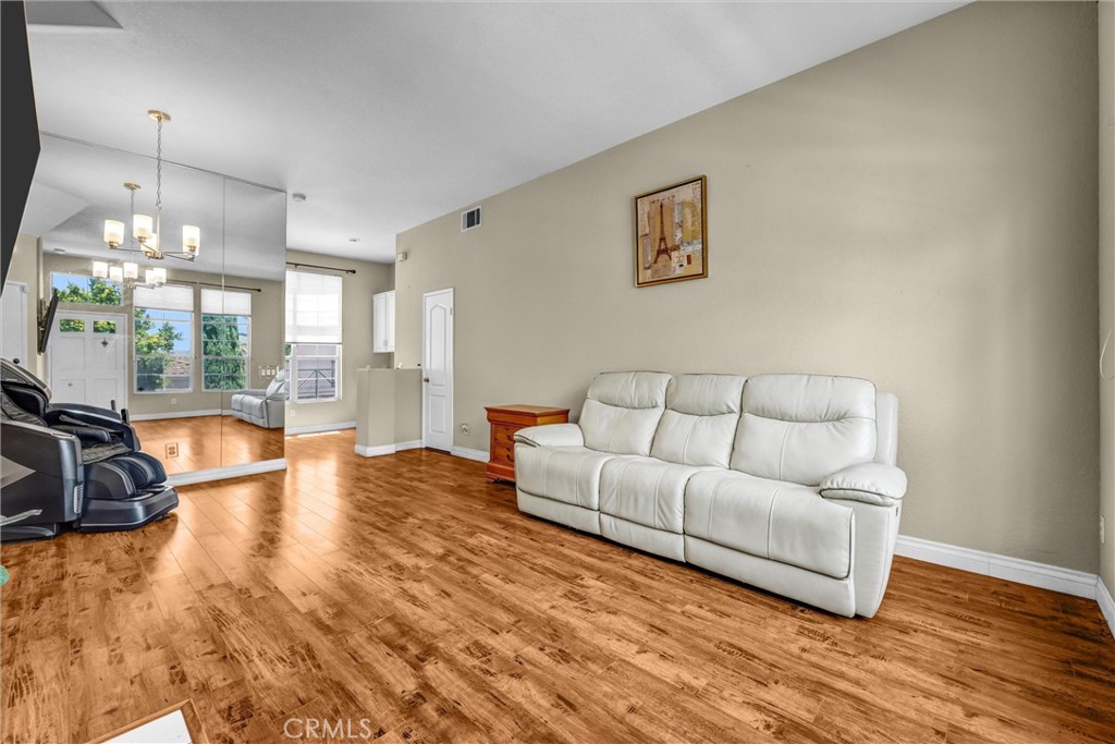 1010 S Volterra Property Photo 4