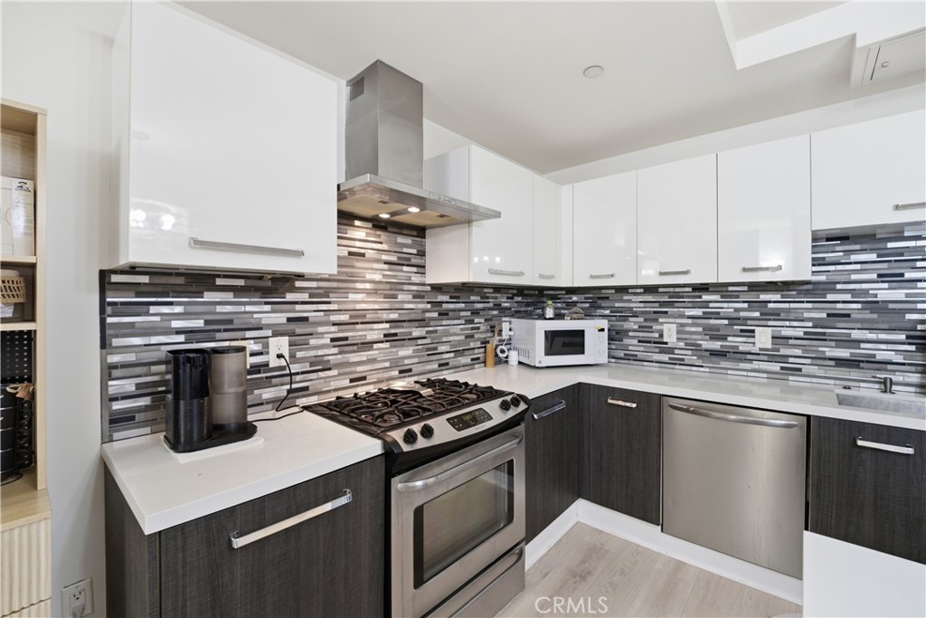 433 Pine Avenue 201 Property Photo 1