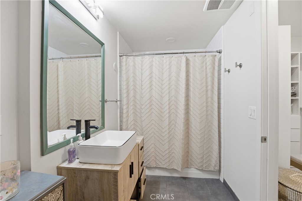 433 Pine Avenue 201 Property Photo 10