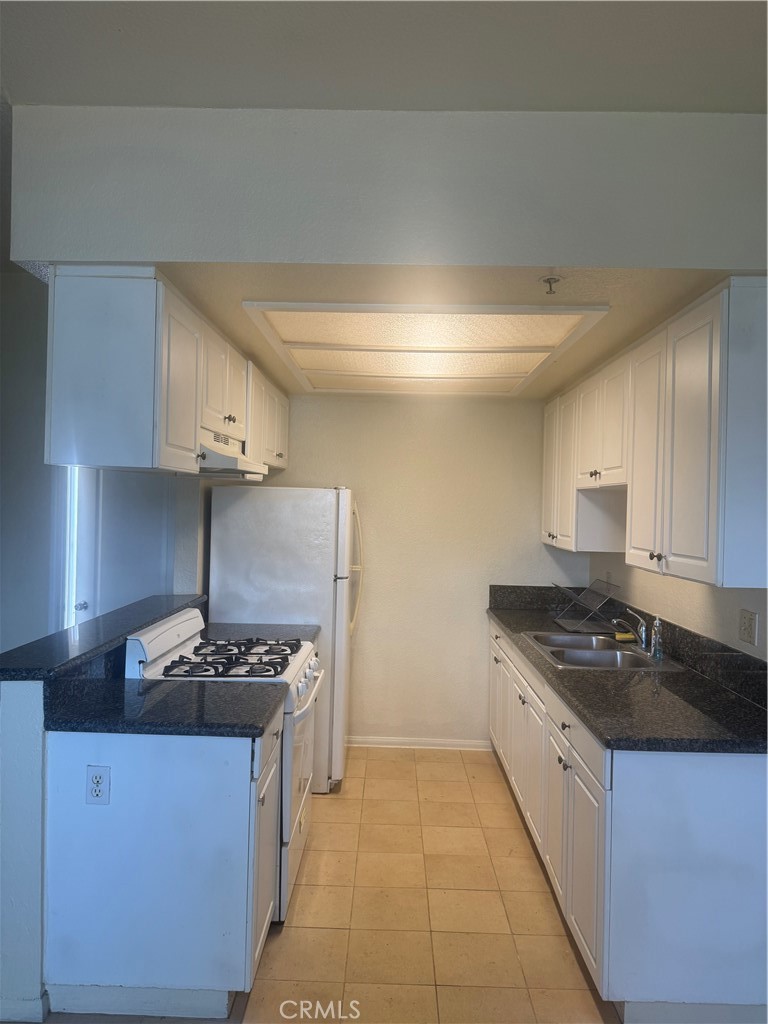 1015 N Parton H Property Photo 1