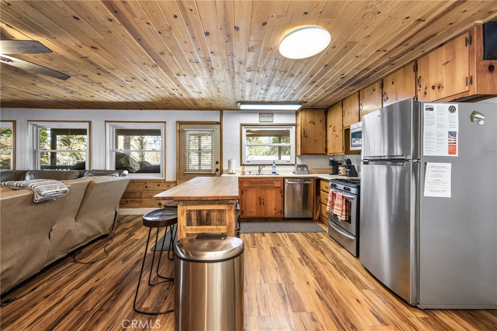 547 Chipmunk Property Photo 7