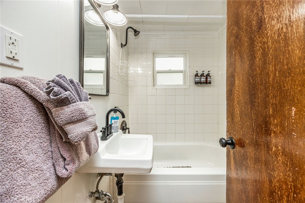 547 Chipmunk Property Photo 15