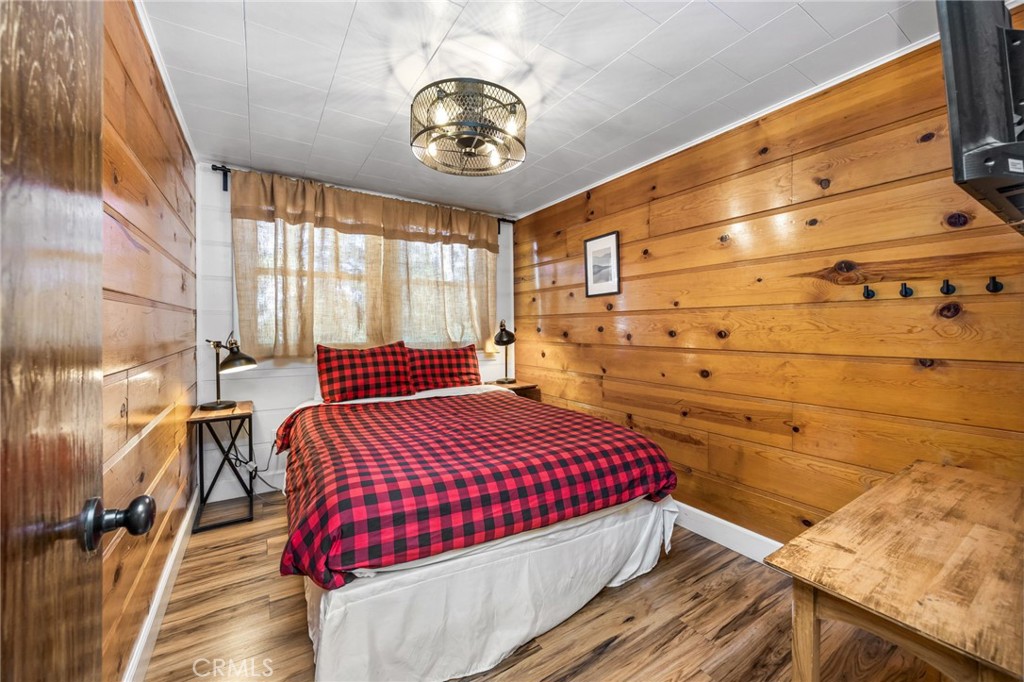 547 Chipmunk Property Photo 16