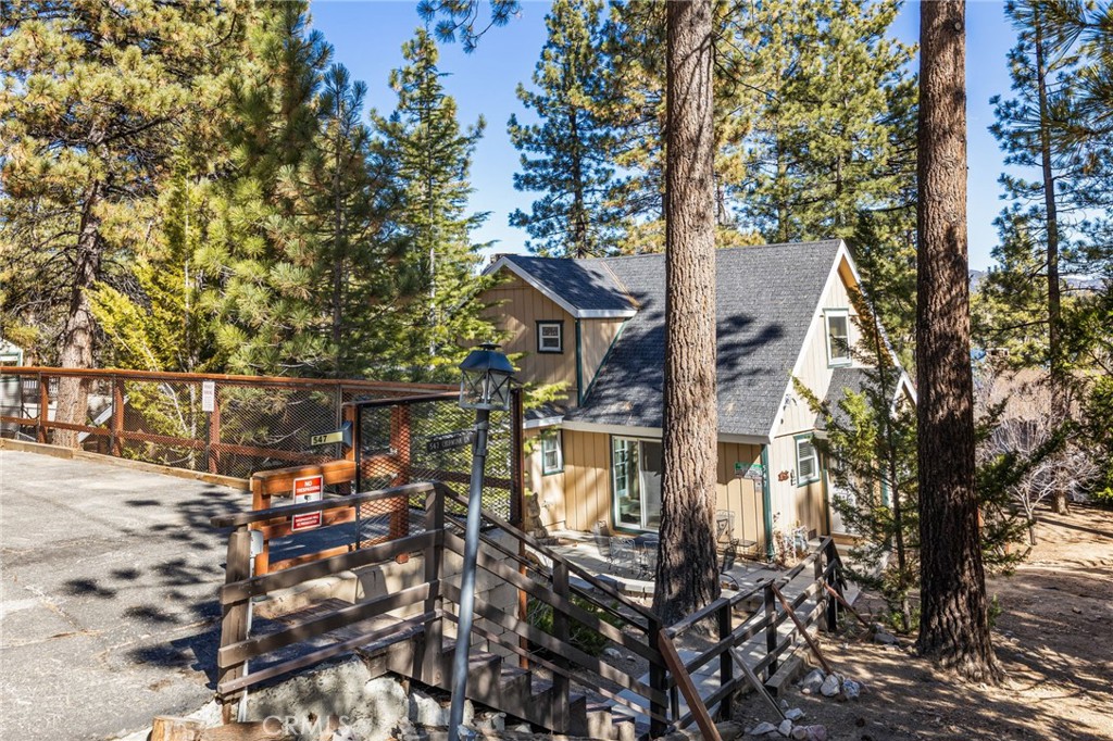547 Chipmunk Property Photo 23