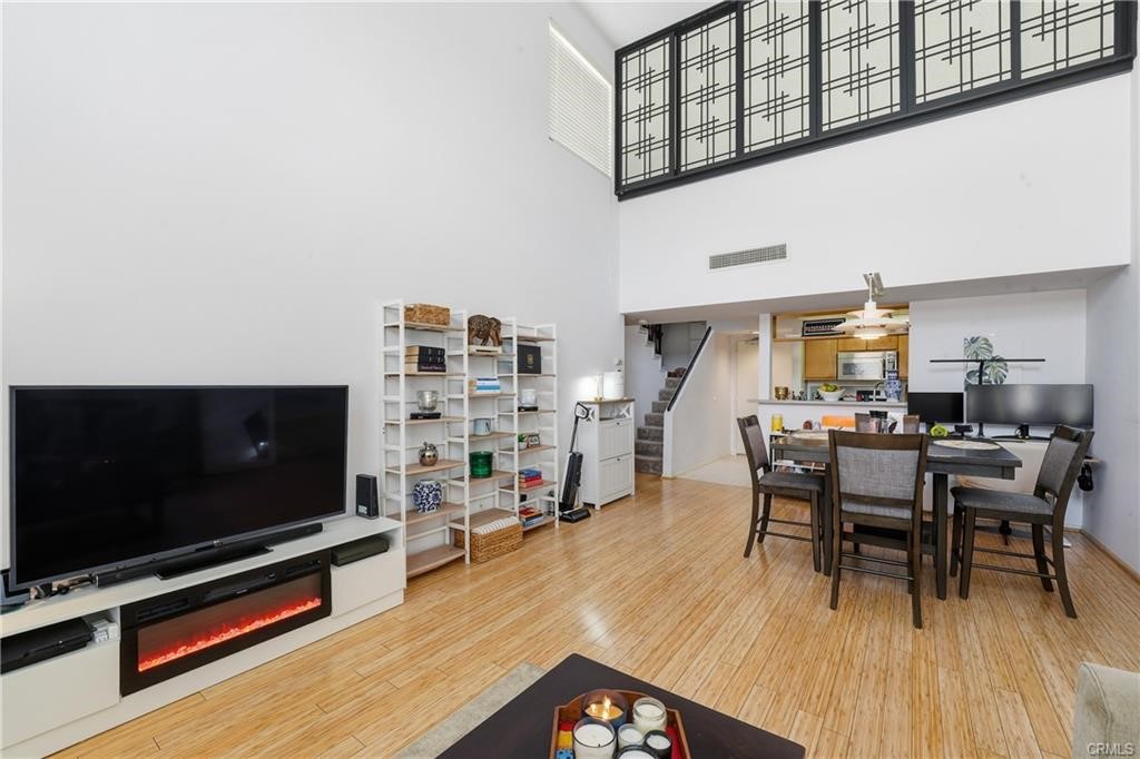 1119 Albany Property Photo 1