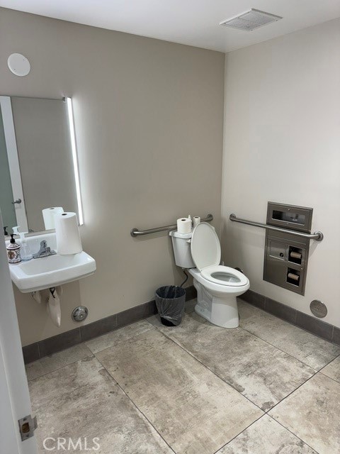 823 N Harbor Property Photo 4