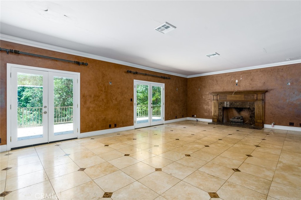 3243 Iredell Property Photo 7