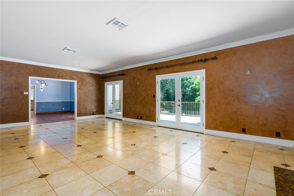3243 Iredell Property Photo 8
