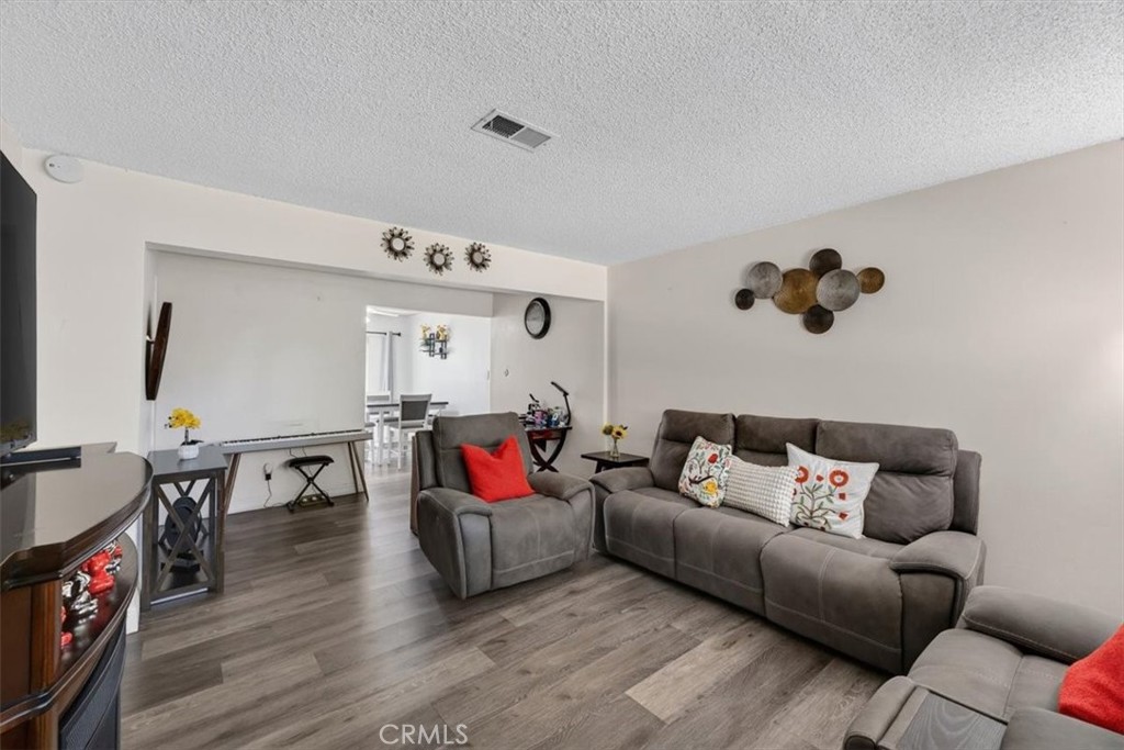 8788 Valley View C Property Photo 4
