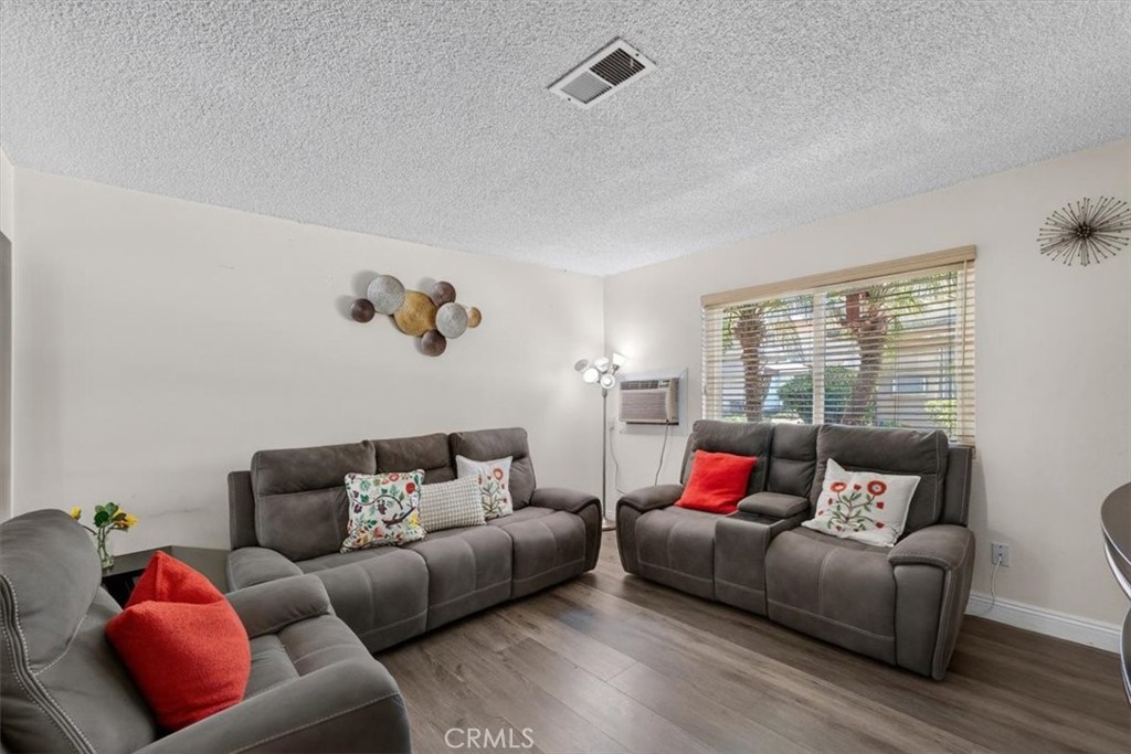8788 Valley View C Property Photo 5