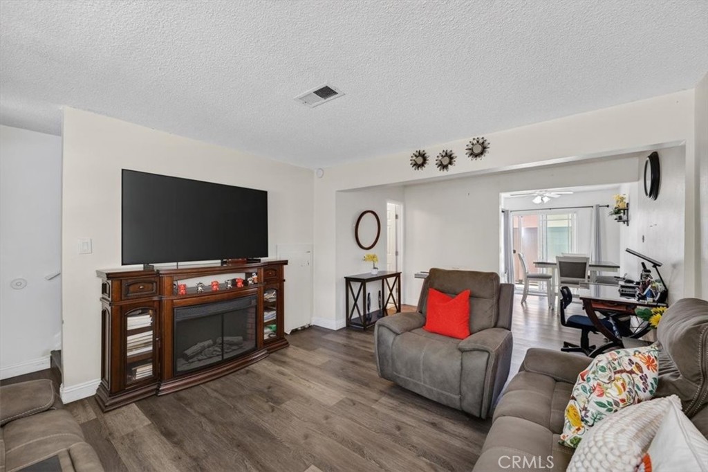 8788 Valley View C Property Photo 6
