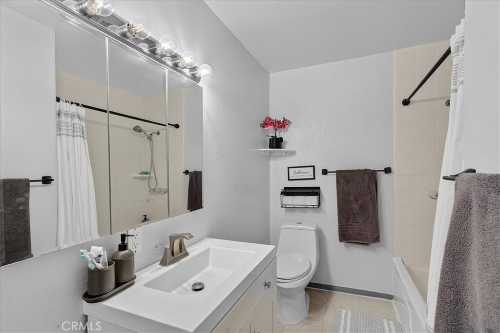 8788 Valley View C Property Photo 17