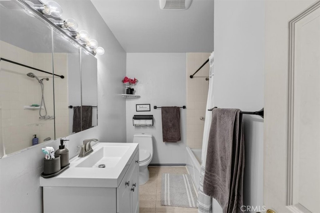 8788 Valley View C Property Photo 18