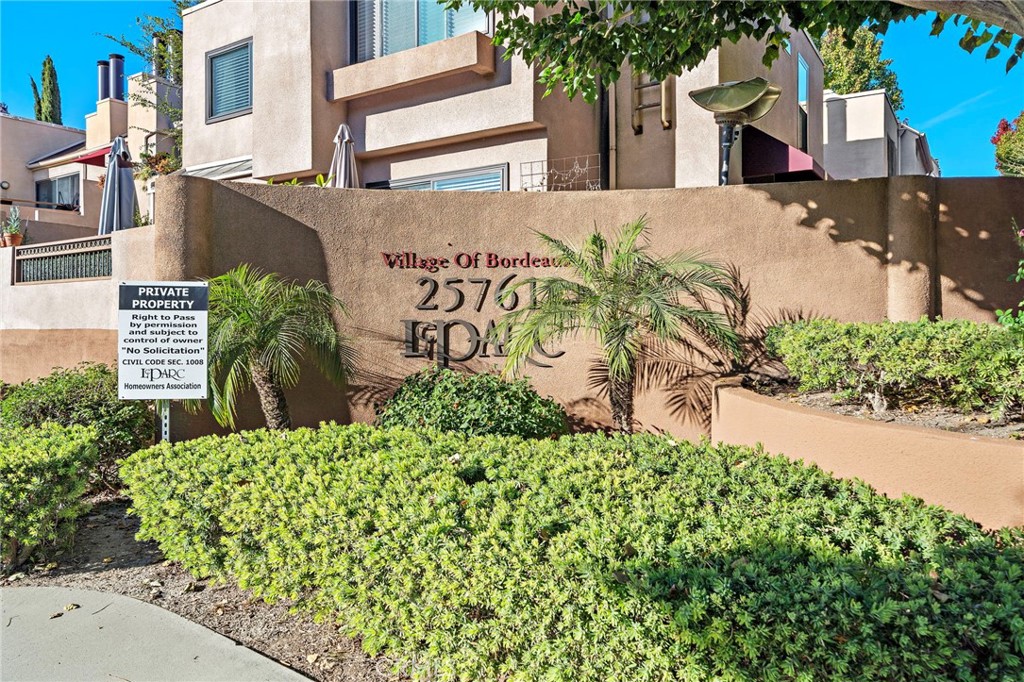 25761 Le Parc 82 Property Photo 16