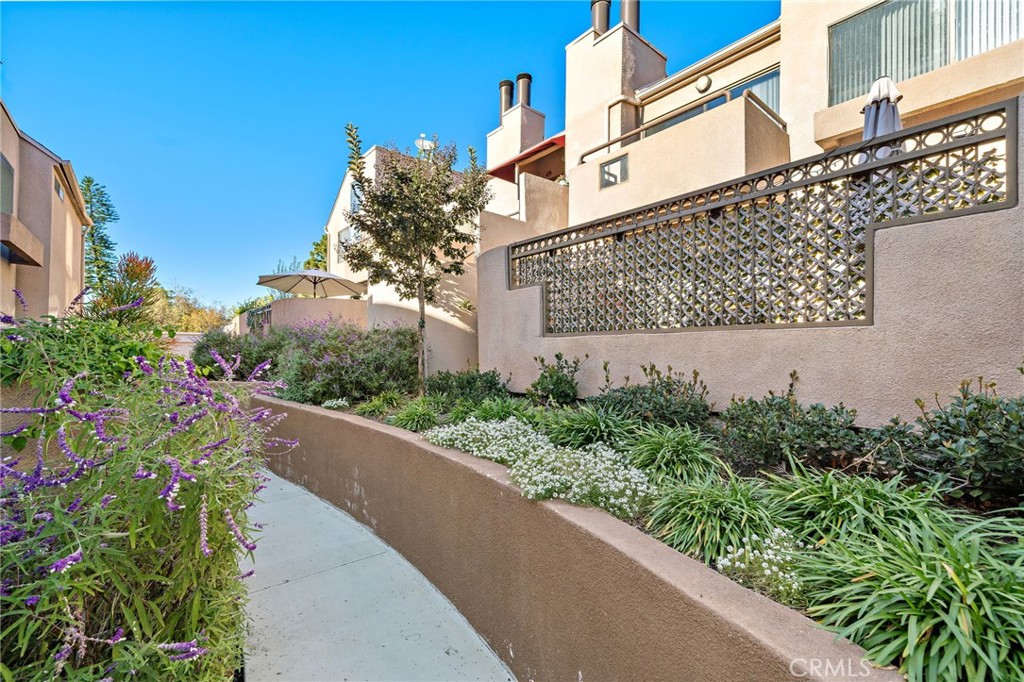 25761 Le Parc 82 Property Photo 17